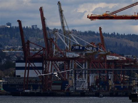 Vancouver container port places second-last on global efficiency ranking